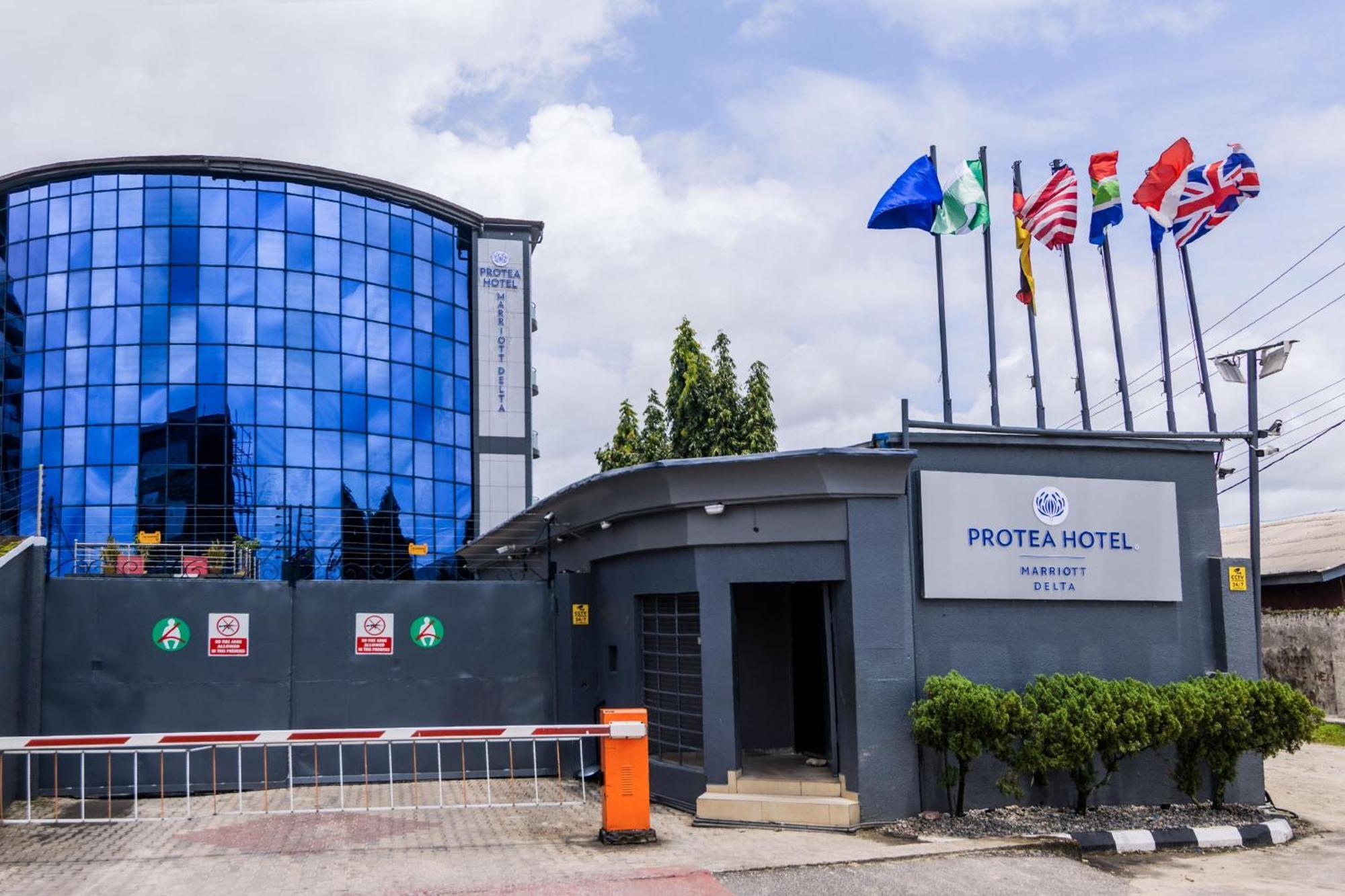 Protea Hotel By Marriott Delta Уари Екстериор снимка