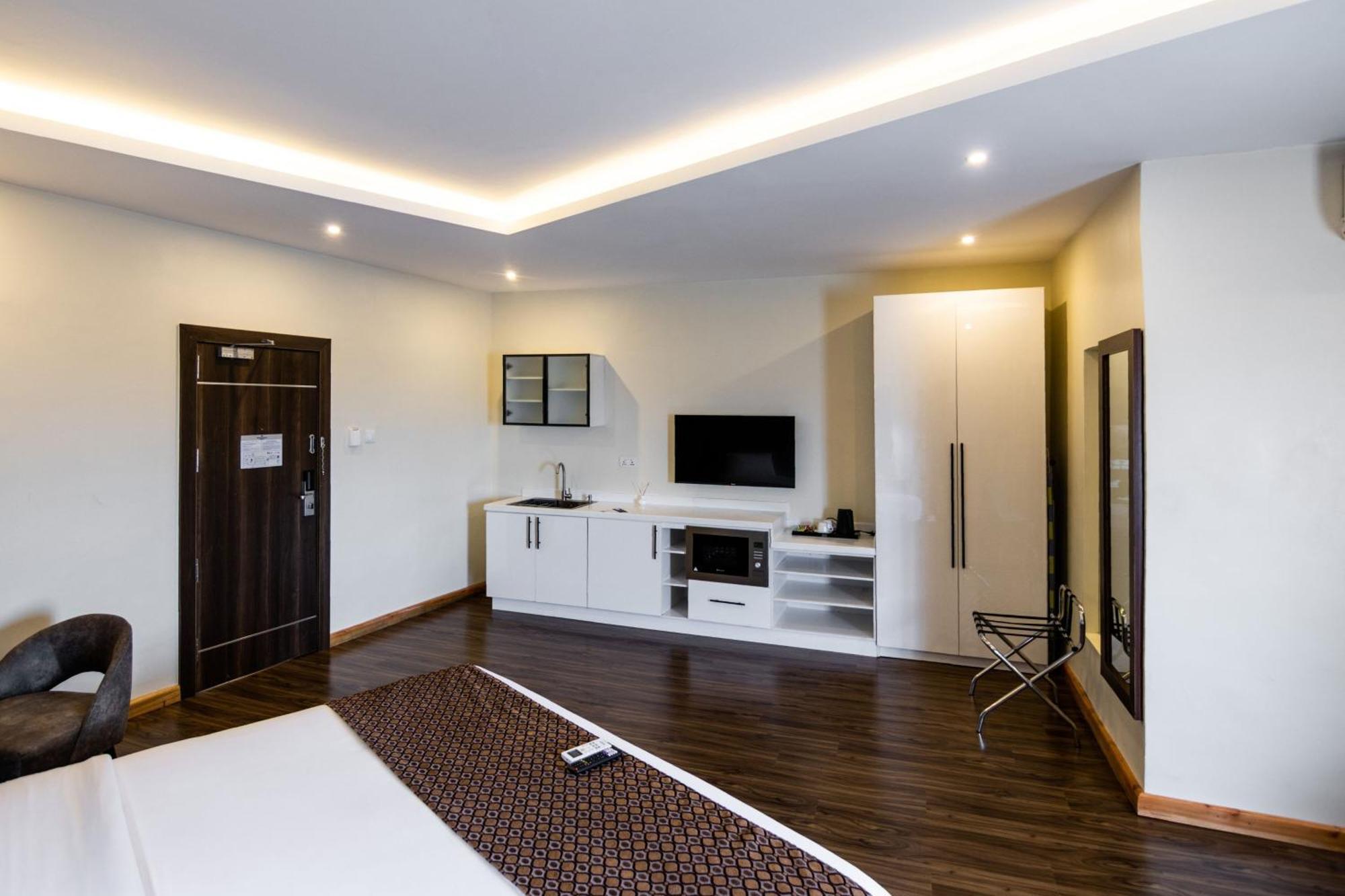 Protea Hotel By Marriott Delta Уари Екстериор снимка