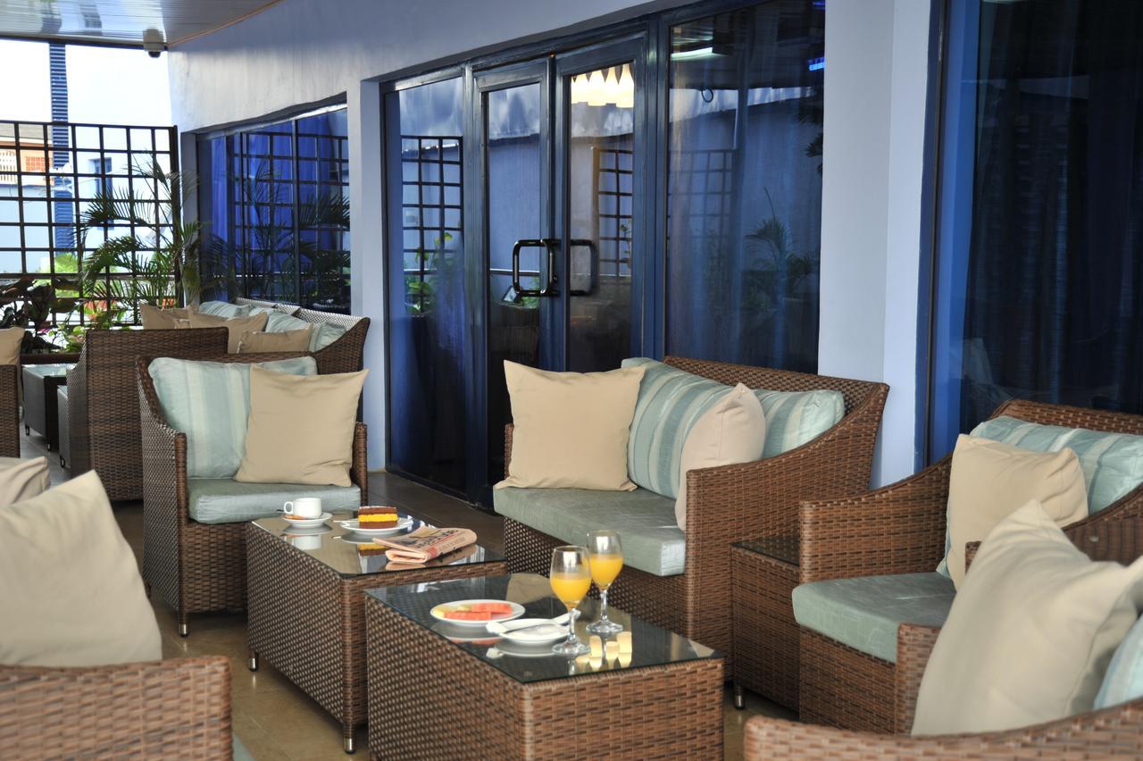 Protea Hotel By Marriott Delta Уари Екстериор снимка
